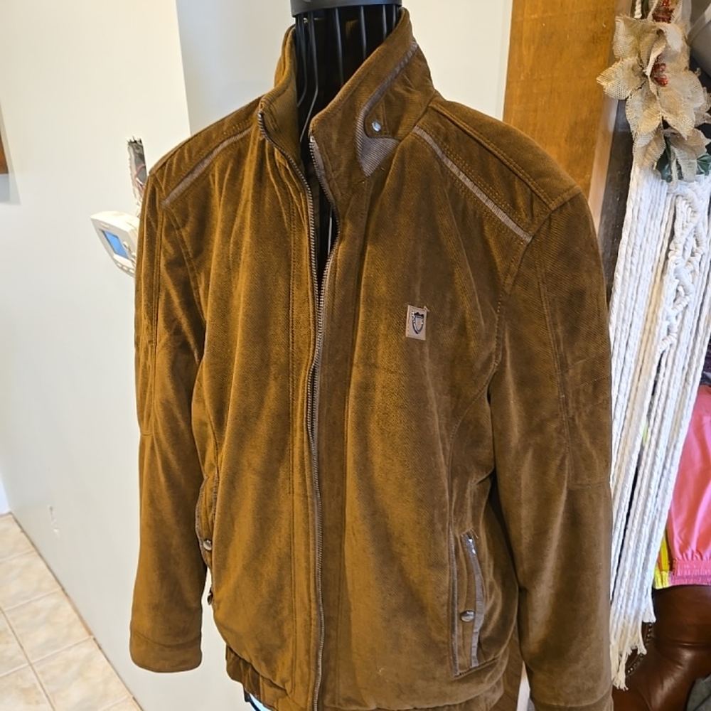 Brown Lightweight Shirt Jacket with Classic Style